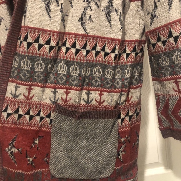 Beautiful long patterned sweater. - Picture 2 of 4